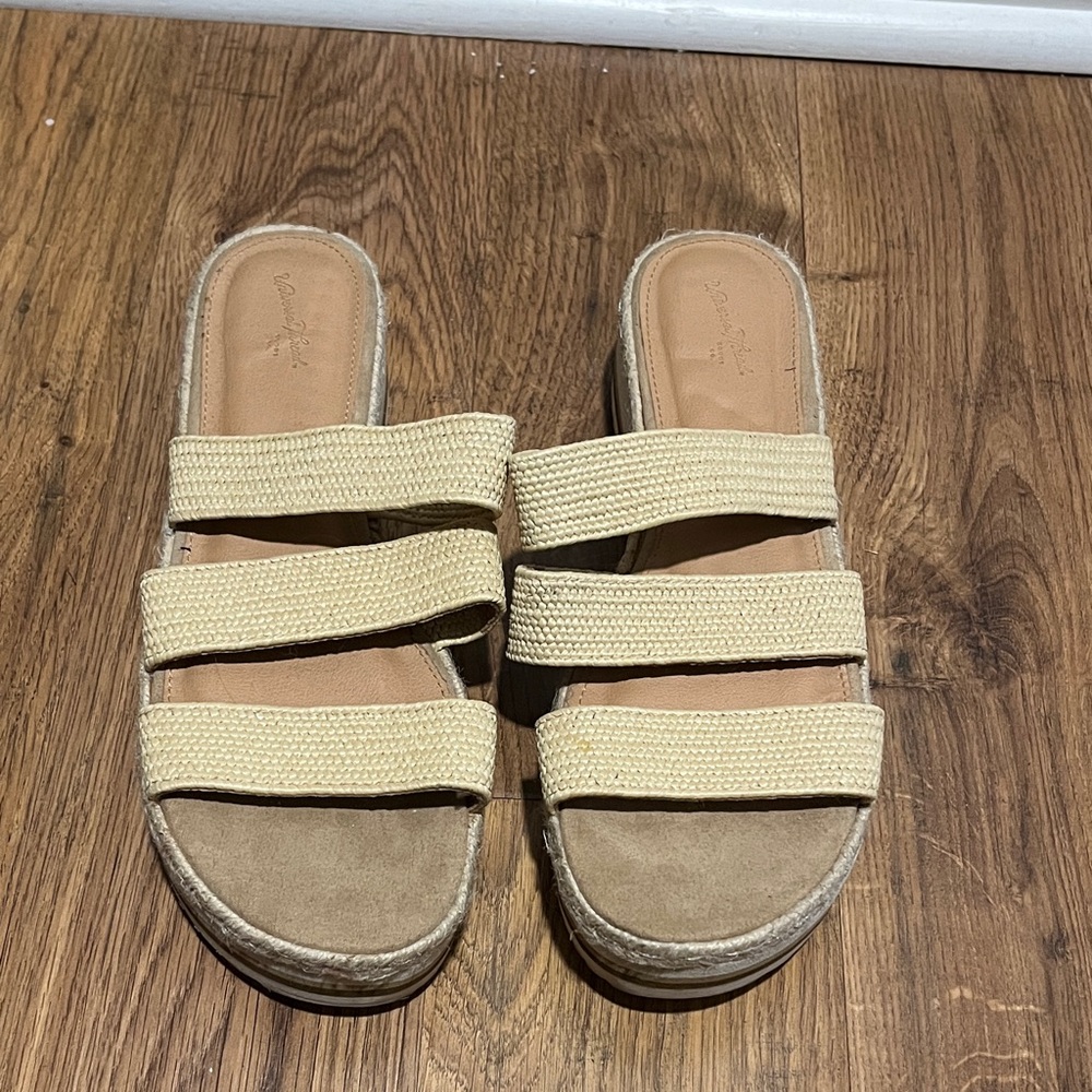 Universal Thread Florence Platform Sandal (8.5) FINAL SALE